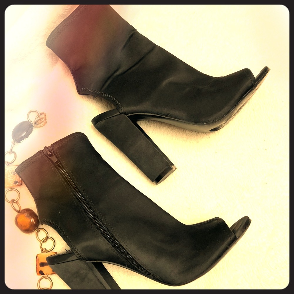Steve Madden ankle peep toe booties 😍